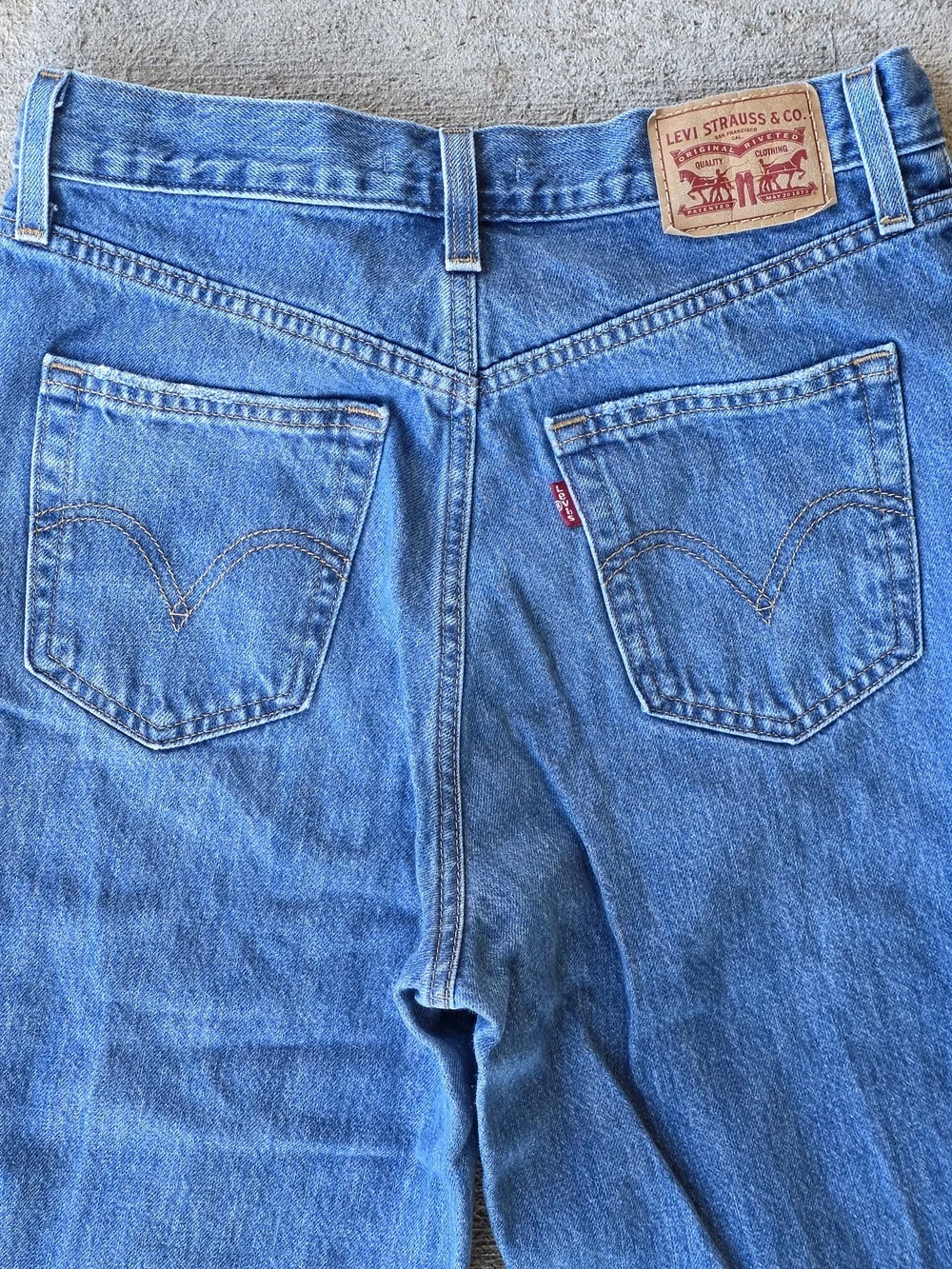 Levi’s High Waisted Straight Jeans Distressed W28